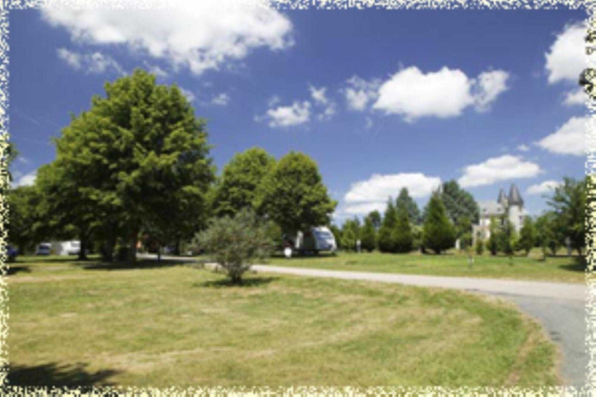 Hotellerie De Plein Air Camping Leychoisier Bonnac-la-Côte Esterno foto