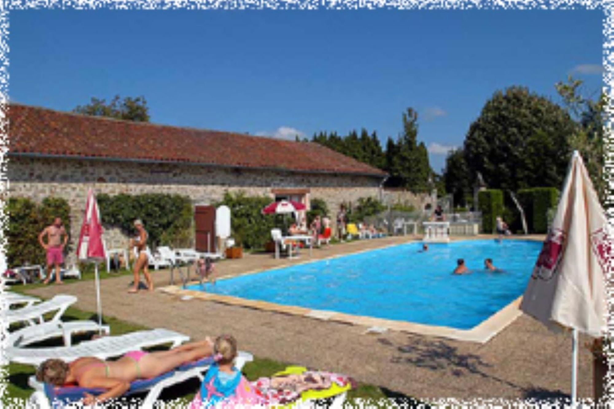 Hotellerie De Plein Air Camping Leychoisier Bonnac-la-Côte Esterno foto