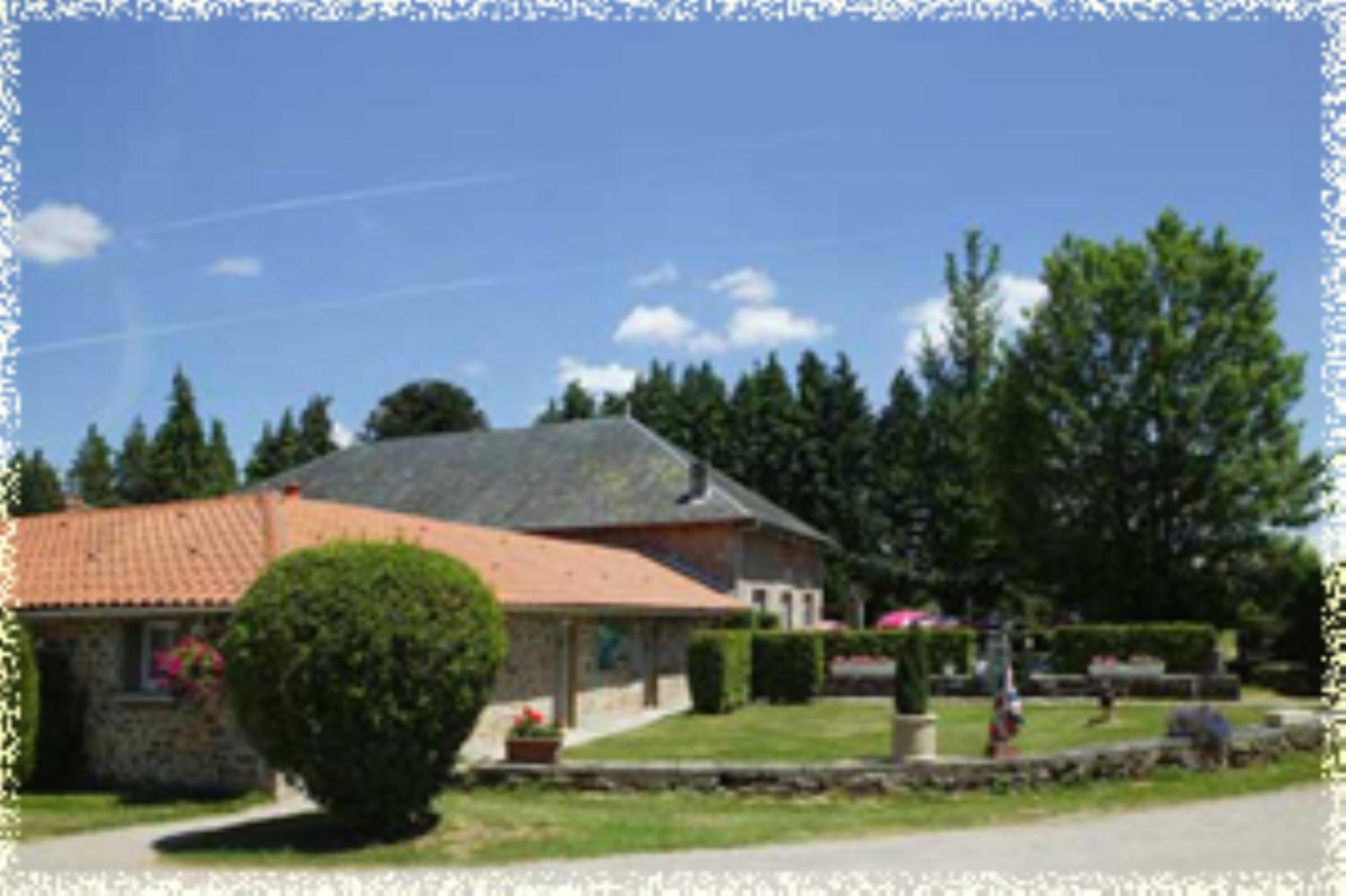 Hotellerie De Plein Air Camping Leychoisier Bonnac-la-Côte Esterno foto
